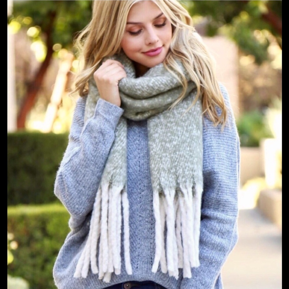 🍁🍂Two Tone Cozy Fringe Scarf🍂🍁 Just In✨